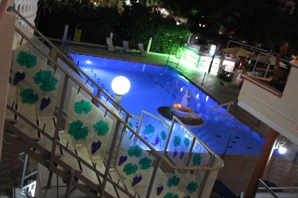 Sun City Kato Daratso Bagian luar foto