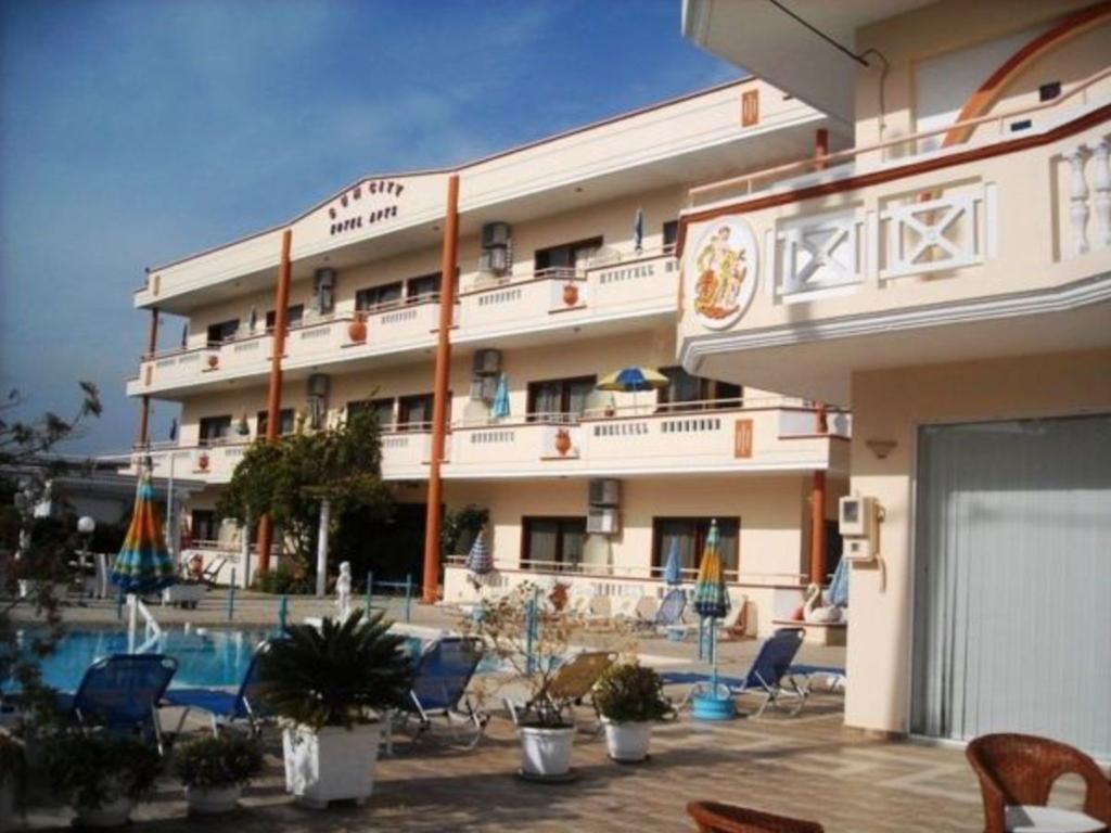 Sun City Kato Daratso Bagian luar foto