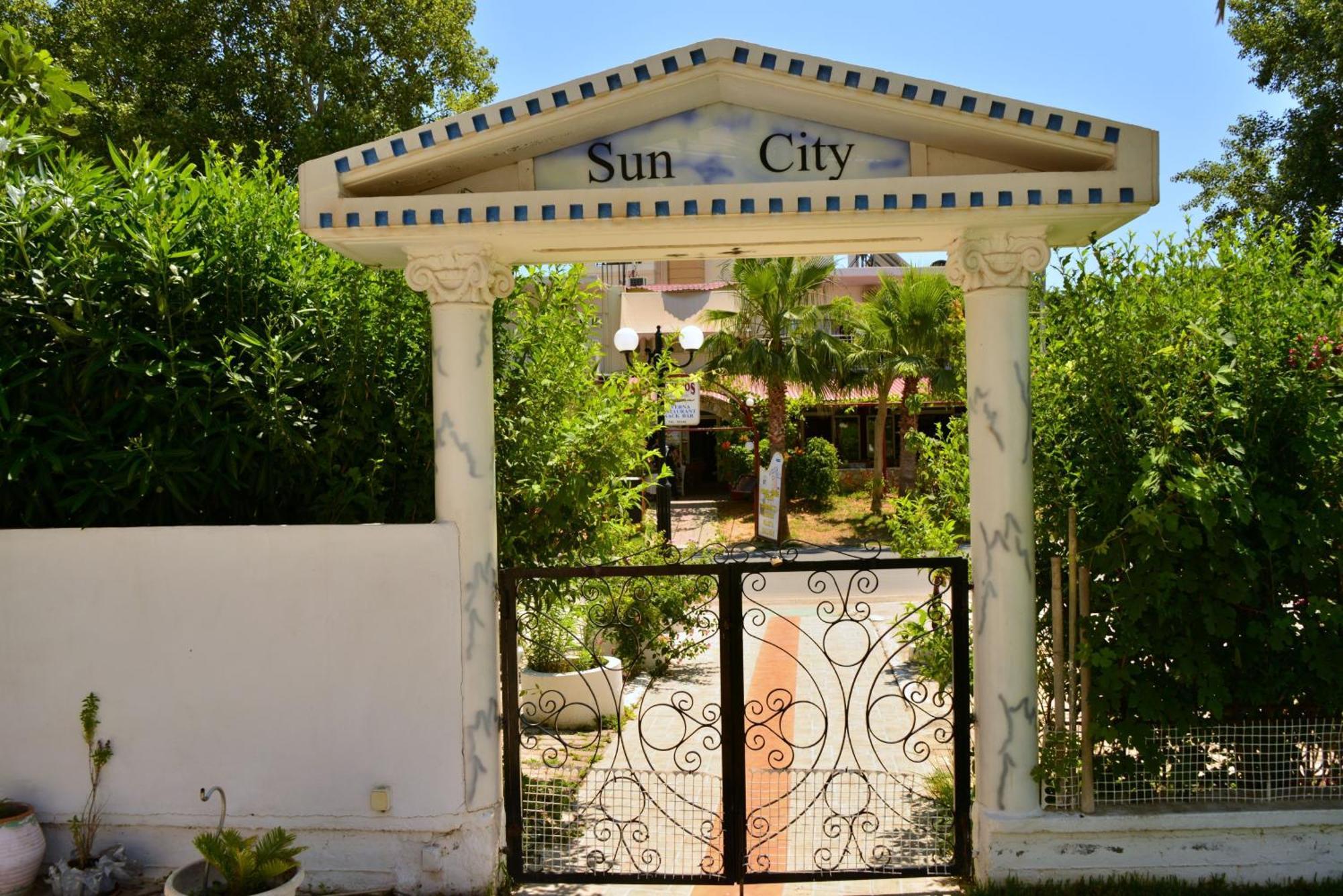 Sun City Kato Daratso Bagian luar foto