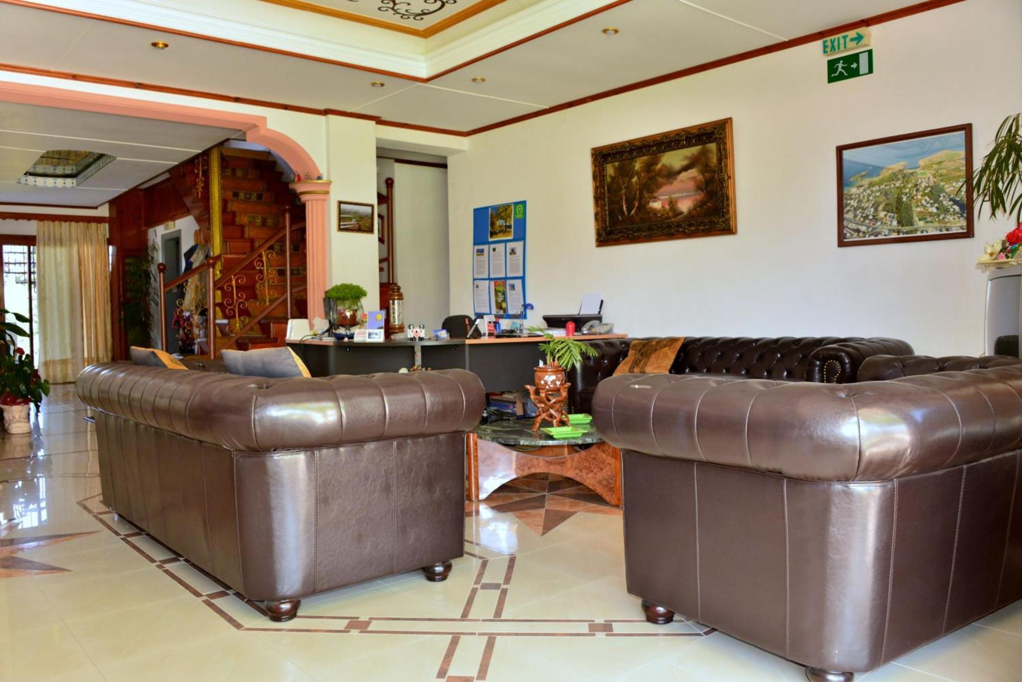 Sun City Kato Daratso Bagian luar foto